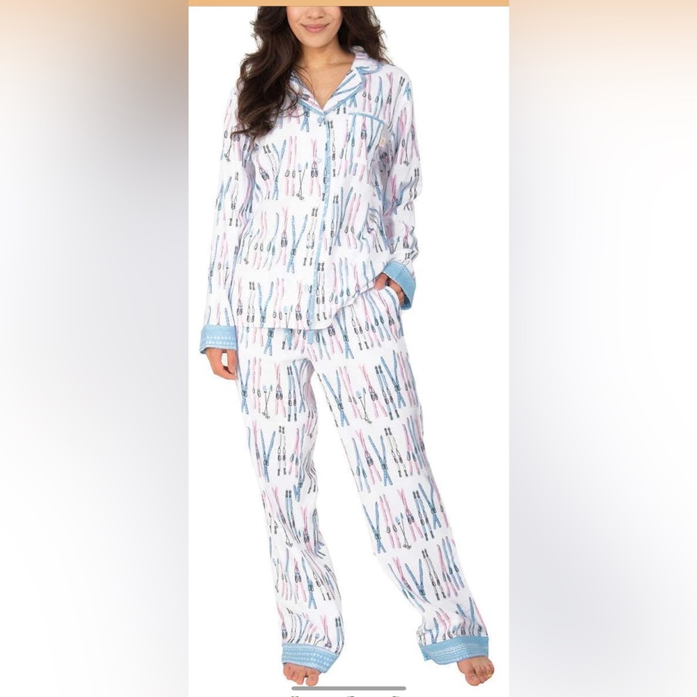 Women’s Munki Munki ski themed flannel pajama set. Size small NEW (reg $69)